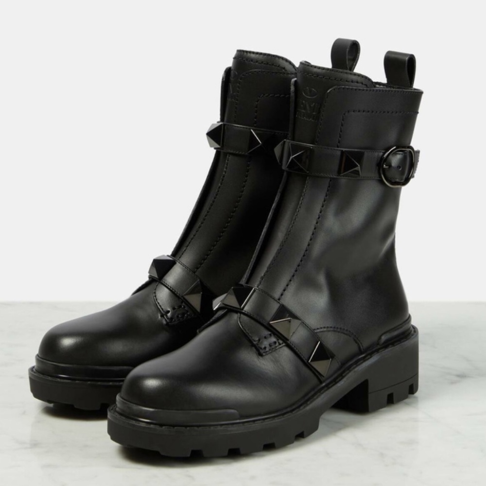 Valentino Garavani Roman Rockstud Black Leather Combat Boots size 37 US 7 NIB - Picture 4 of 16